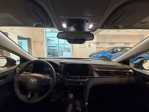 Used 2025 Toyota Camry LE image 32