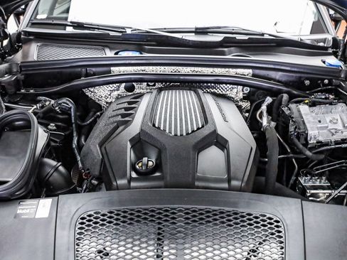 Certified 2026 Porsche Macan AWD/4WD image 32