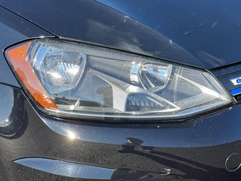 Used 2016 Volkswagen e-Golf SE w/ DC Fast Charging Package image 10