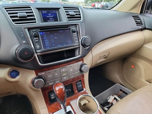 Used 2013 Toyota Highlander Limited AWD/4WD image 21