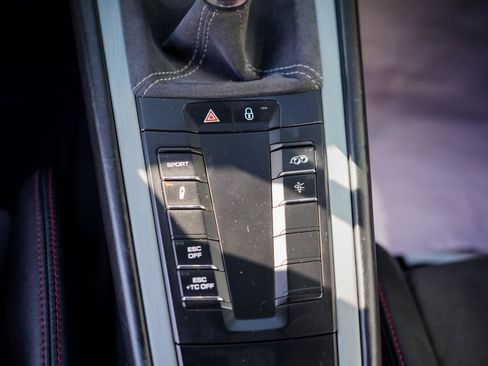 Used 2018 Porsche 911 GT3 RWD image 14