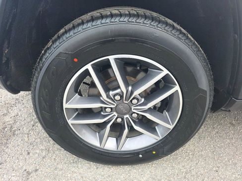 Used 2020 Jeep Grand Cherokee Limited image 19