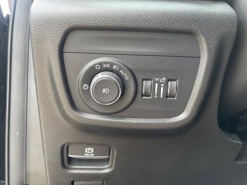 Used 2023 Jeep Grand Cherokee Limited AWD/4WD image 20