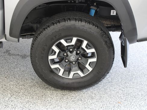 Used 2021 Toyota Tacoma TRD Off-Road AWD/4WD image 10