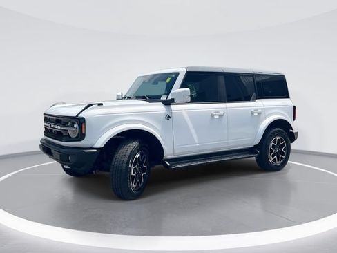Used 2025 Ford Bronco Outer Banks AWD/4WD image 1