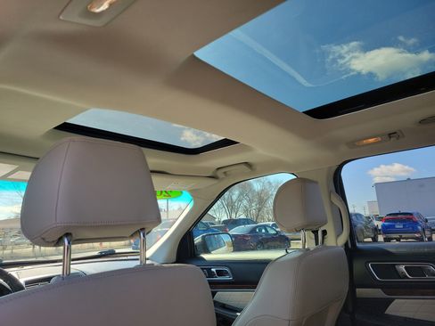 Used 2016 Ford Explorer Platinum image 12