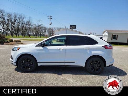 Used 2022 Ford Edge SE w/ Black Appearance Package image 3