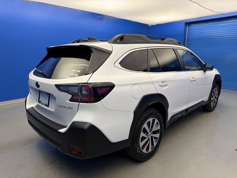Certified 2025 Subaru Outback Premium image 7
