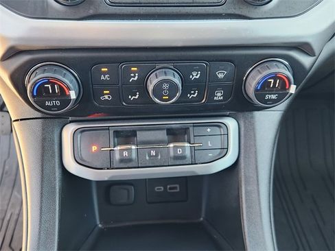 Used 2023 GMC Acadia SLE w/ Driver Convenience Package image 18