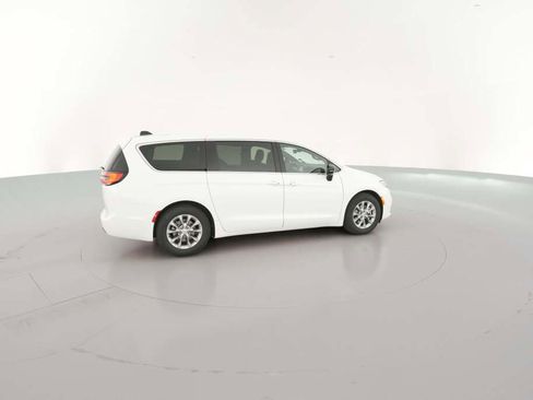 New 2026 Chrysler Pacifica Limited image 13