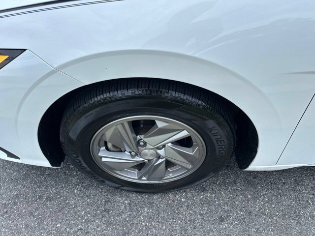 Used 2024 Hyundai Elantra SE FWD image 28