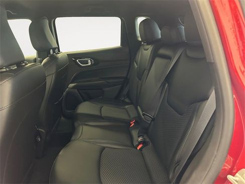 New 2026 Jeep Compass Latitude image 13