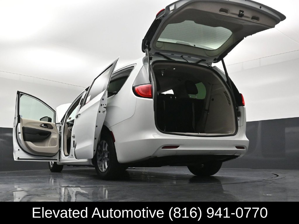 Used 2023 Chrysler Voyager LX FWD image 36