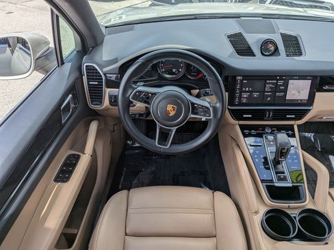 Used 2020 Porsche Cayenne AWD/4WD image 18