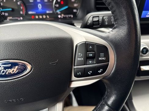 Used 2022 Ford Explorer XLT image 37
