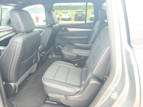 Used 2026 Buick Enclave Preferred AWD/4WD image 10