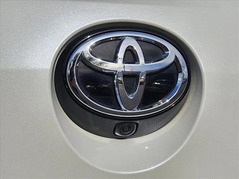 Used 2019 Toyota Corolla XSE image 30