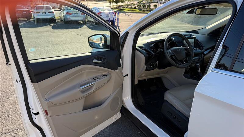 Used 2017 Ford Escape Titanium AWD/4WD image 20