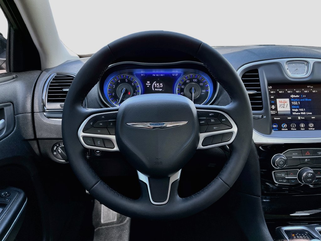 Used 2023 Chrysler 300 Touring RWD image 11