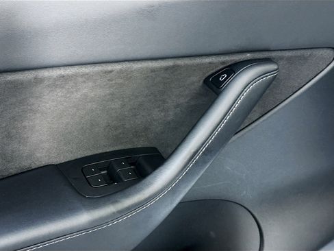 Used 2022 Tesla Model Y Long Range AWD/4WD image 15