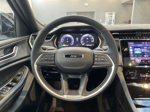 Certified 2025 Jeep Grand Cherokee L Altitude image 17