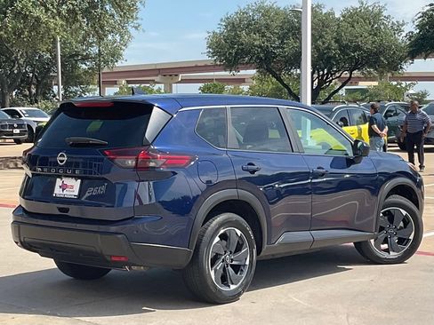 Used 2025 Nissan Rogue SV FWD image 5
