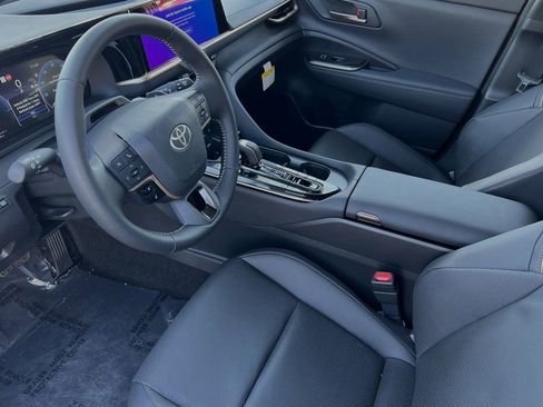 New 2025 Toyota Crown Signia image 9