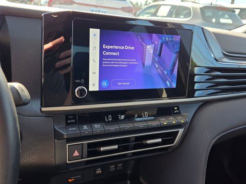 Used 2025 Toyota Camry SE image 19