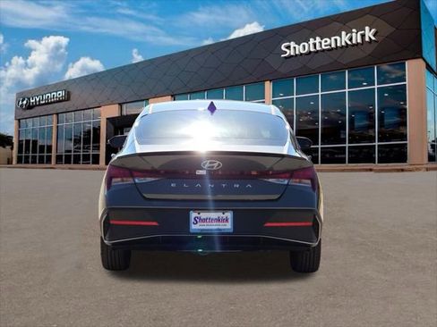 Certified 2025 Hyundai Elantra Sport image 7