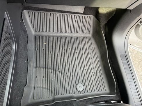 Used 2020 Ford Escape Titanium image 10