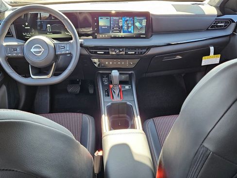 New 2026 Nissan Kicks SR w/ Cold Weather Package FWD image 6