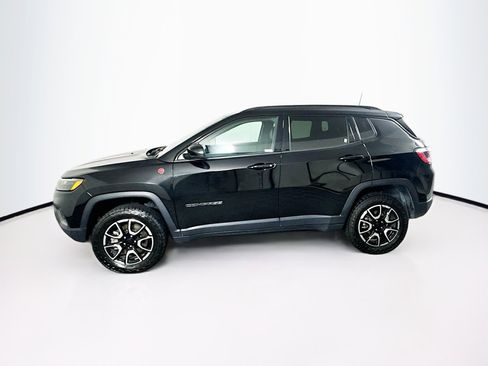 Used 2024 Jeep Compass Trailhawk AWD/4WD image 4