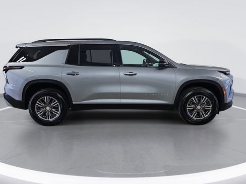 Certified 2025 Chevrolet Traverse LT w/ Driver Confidence Package image 2