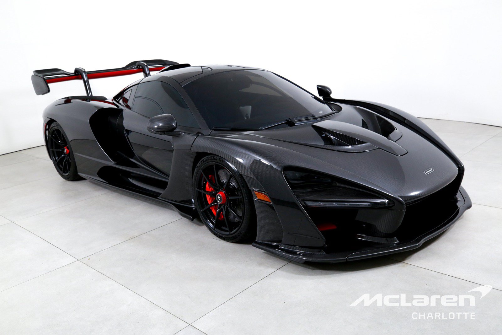 Used 2019 McLaren Senna RWD image 3