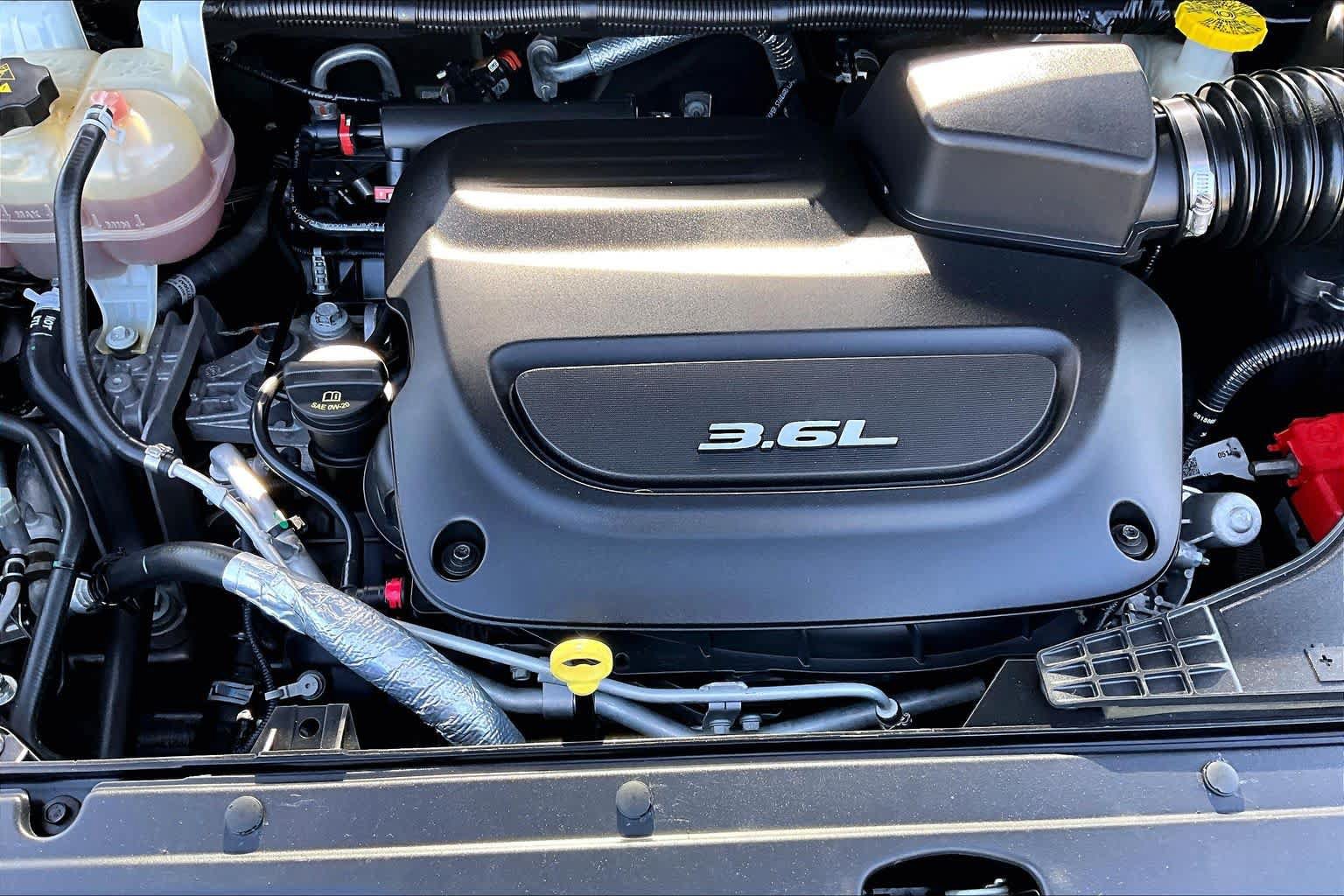 Used 2018 Chrysler Pacifica Touring-L FWD image 32