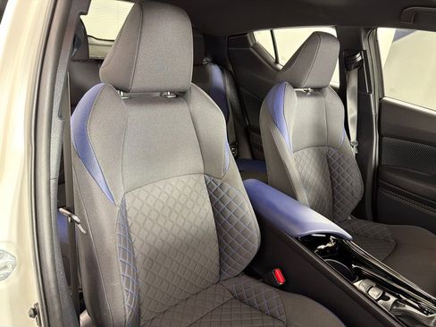 Used 2020 Toyota C-HR XLE image 27