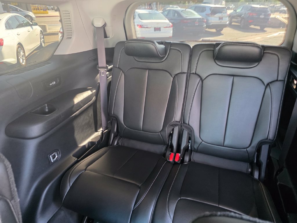 Used 2023 Jeep Grand Cherokee L Limited RWD image 15