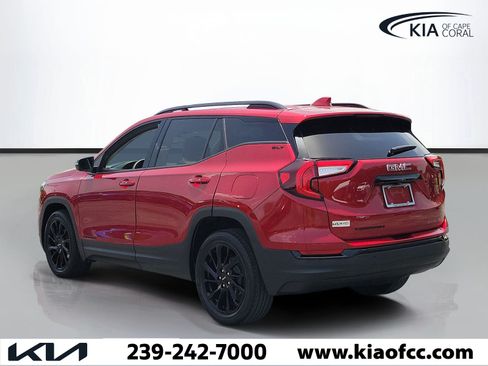 Used 2023 GMC Terrain SLT w/ Infotainment Package II FWD image 4