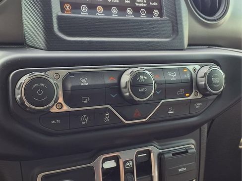 Used 2022 Jeep Gladiator Sport AWD/4WD image 8