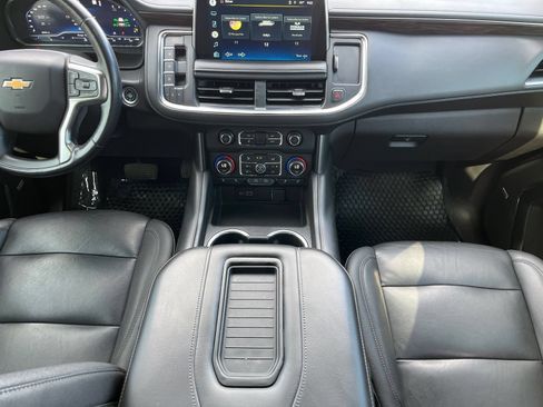Used 2022 Chevrolet Suburban LT RWD image 14