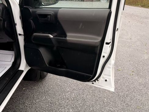 Used 2018 Toyota Tacoma SR5 image 40