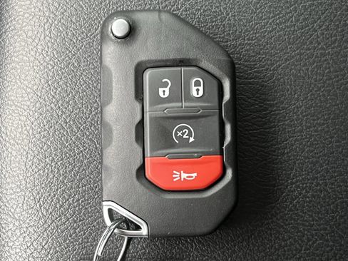 Used 2024 Jeep Wrangler Unlimited image 28