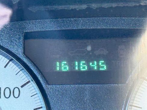 Used 2010 Chrysler 300 Touring image 19