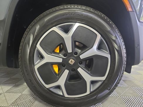 Used 2024 Rivian R1S Adventure AWD/4WD image 11