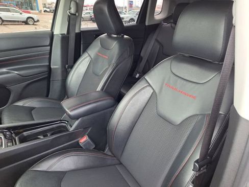 Used 2022 Jeep Compass Trailhawk image 5