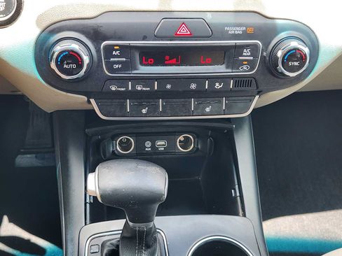 Used 2020 Kia Sorento S FWD image 18