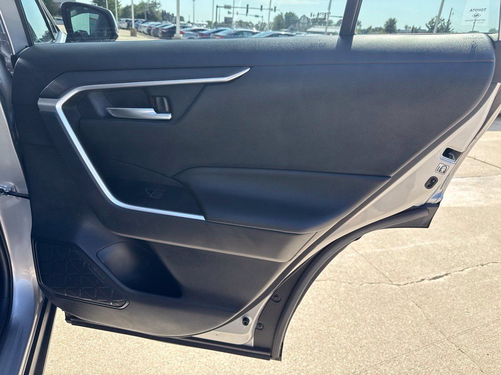 Used 2019 Toyota RAV4 XLE Premium AWD/4WD image 22