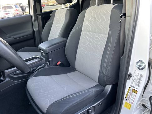 Used 2023 Toyota Tacoma TRD Off-Road image 6