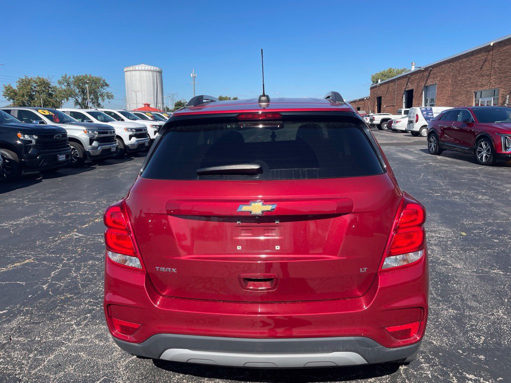 Used 2020 Chevrolet Trax LT w/ Sun & Sound Package FWD image 4