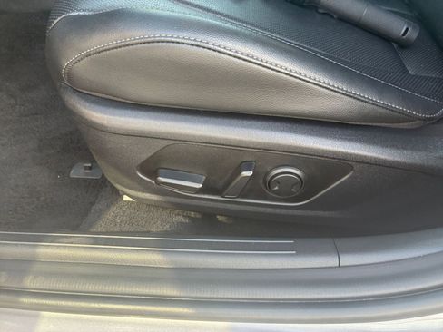 Used 2025 Hyundai Elantra Limited image 23